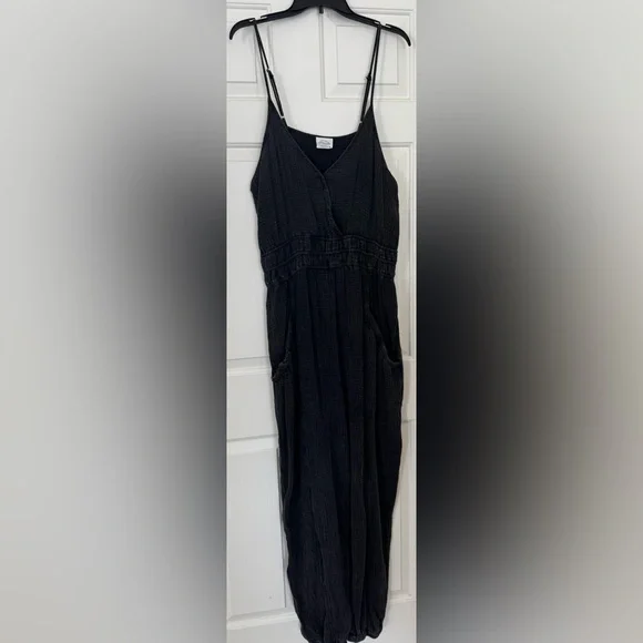 Very J Black v-neck Jumpsuit women’s size 1x - Picture 10 of 10